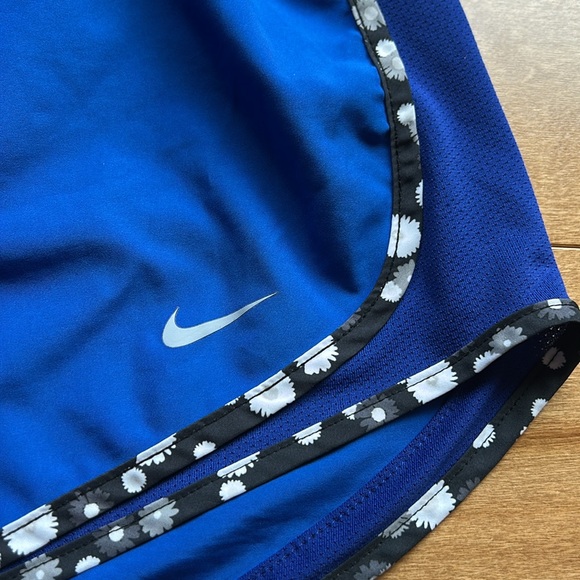 Nike Shorts - Picture 2 of 5